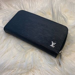 LV Louis Vuitton Black Zip Wallet